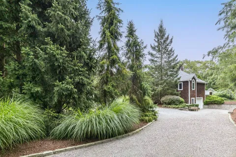 $1,890,000 | 48 Douglas Court, Hampton Bays, NY 11946