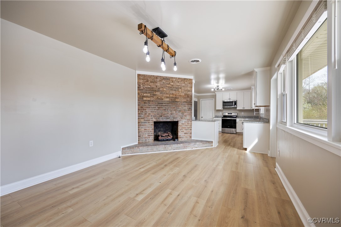 5509 Jamson Road North Chesterfield, VA 23234 - Photo 10 of 44 Fireplace in the Family Room!