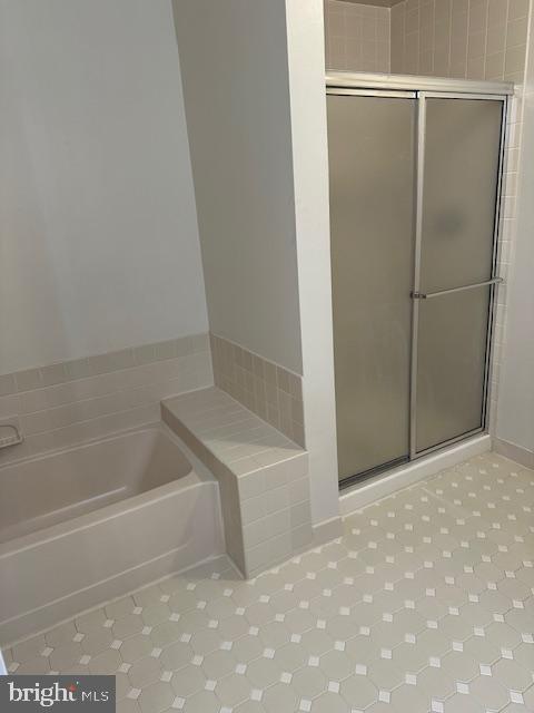 23 Bogey Circle Doylestown, PA 18901 - Photo 20 of 32 a bathroom with a bathtub