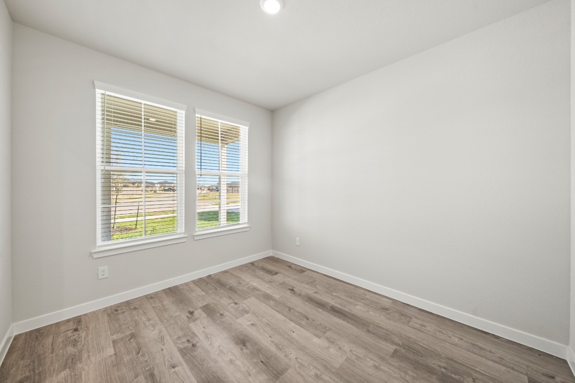 314 Amy Street Angleton, TX 77515 - Photo 14 of 31 an empty room with a window