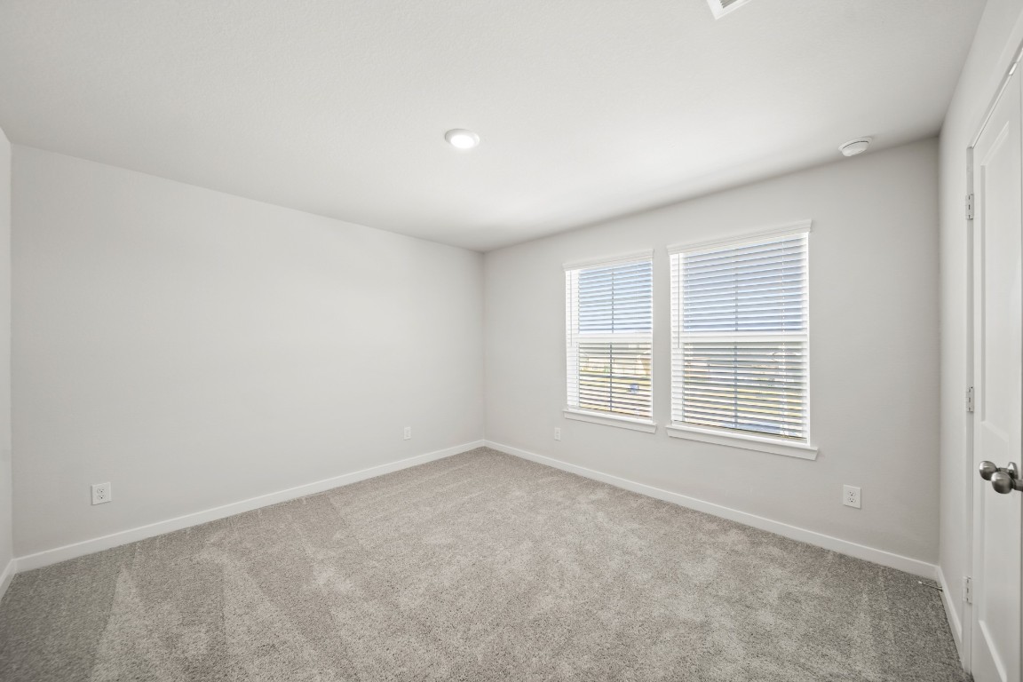 314 Amy Street Angleton, TX 77515 - Photo 21 of 31 an empty room with a window