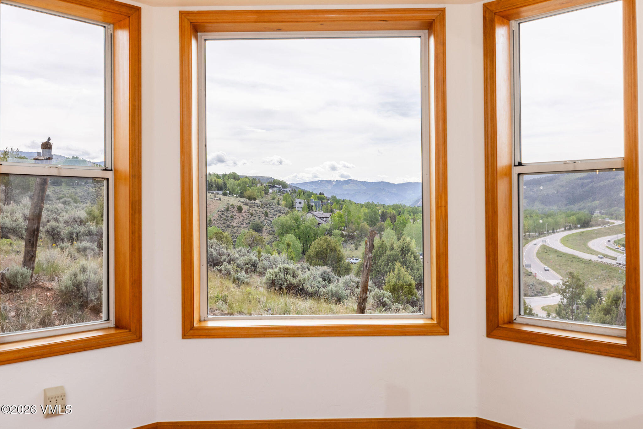 274 Beard Creek Road, Unit H4 Edwards, CO 81632 - Photo 8 of 41 2605_morningstar_th_4H_vignette_living_v