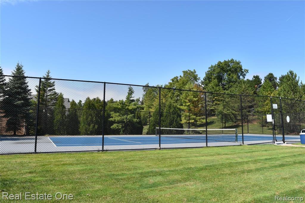 5303 Brookemonte Circle Rochester, MI 48306 - Photo 12 of 17