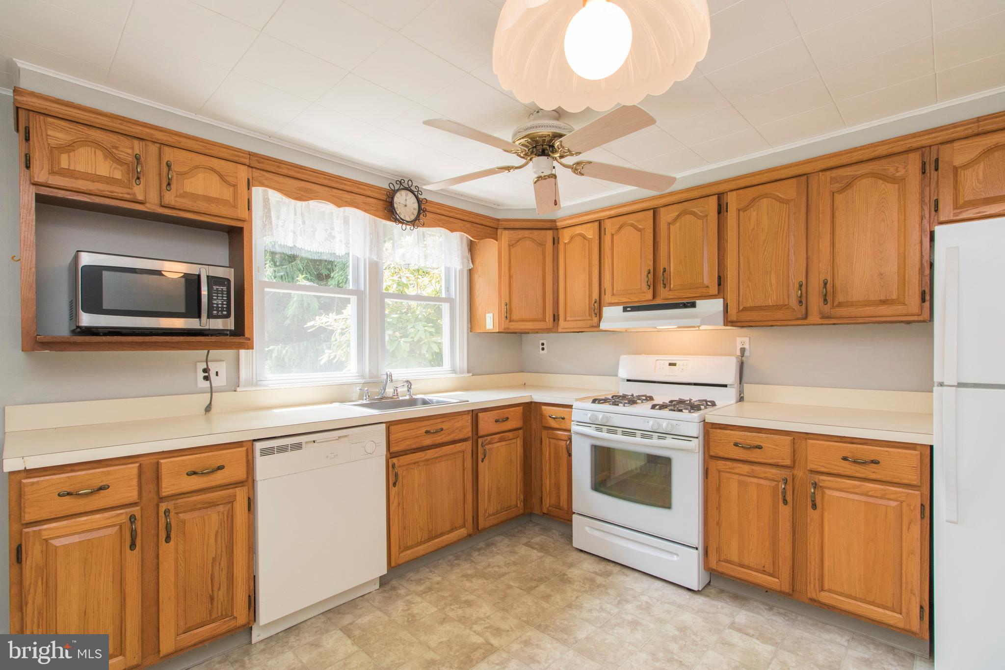 406 Burton Road Oreland, PA 19075 - Photo 11 of 44 Kitchen