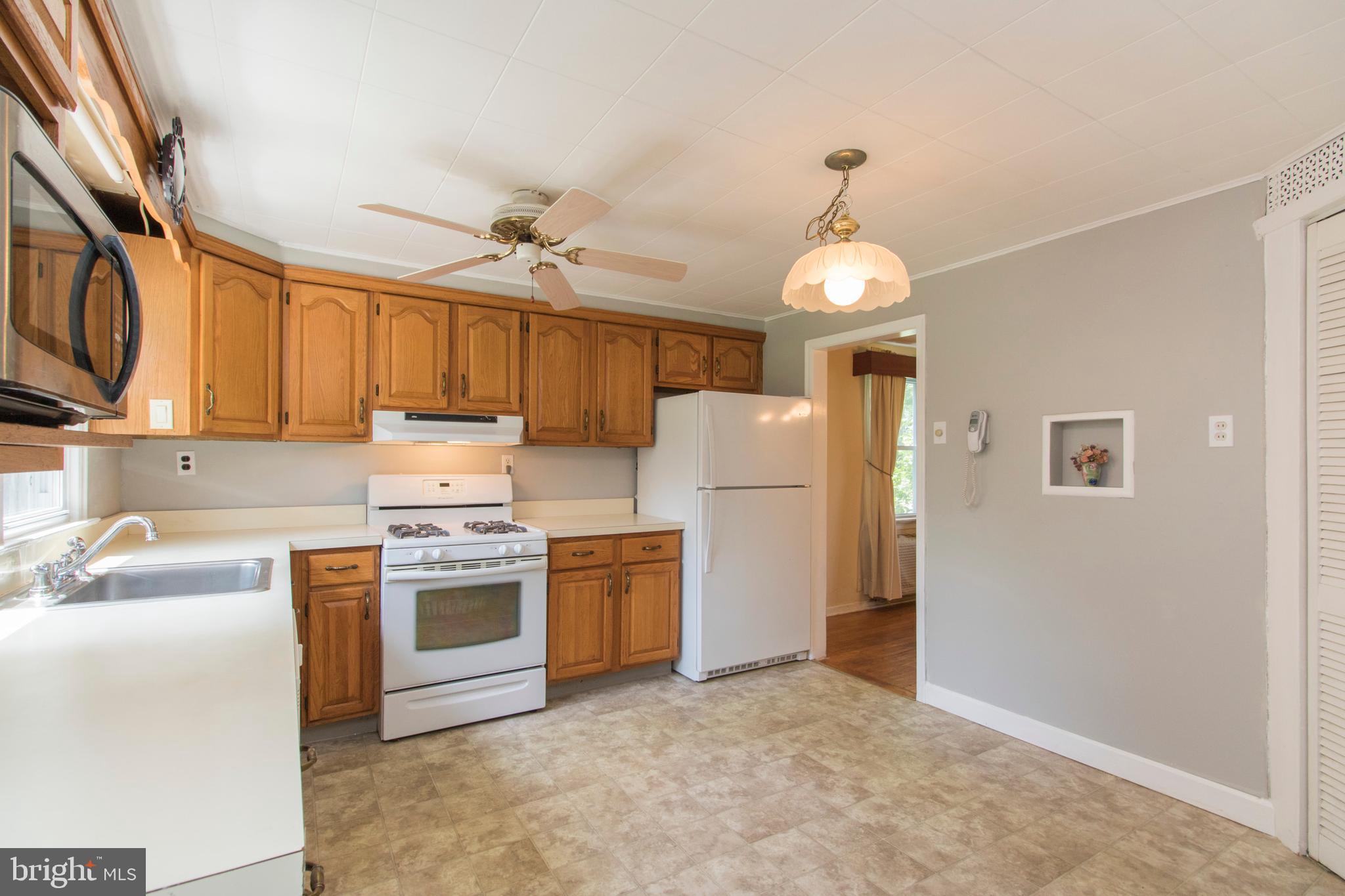 406 Burton Road Oreland, PA 19075 - Photo 12 of 44 Kitchen