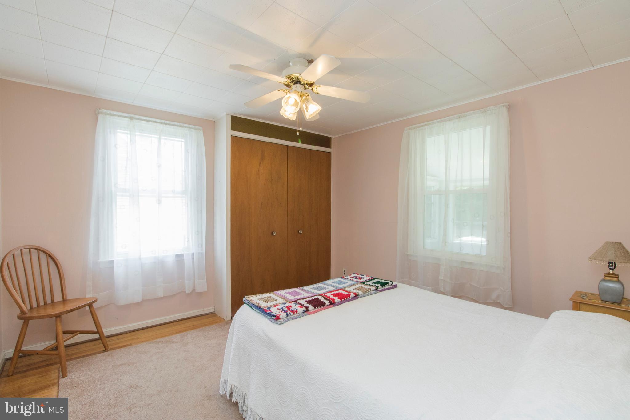 406 Burton Road Oreland, PA 19075 - Photo 21 of 44 1st bedroom, 1st floor