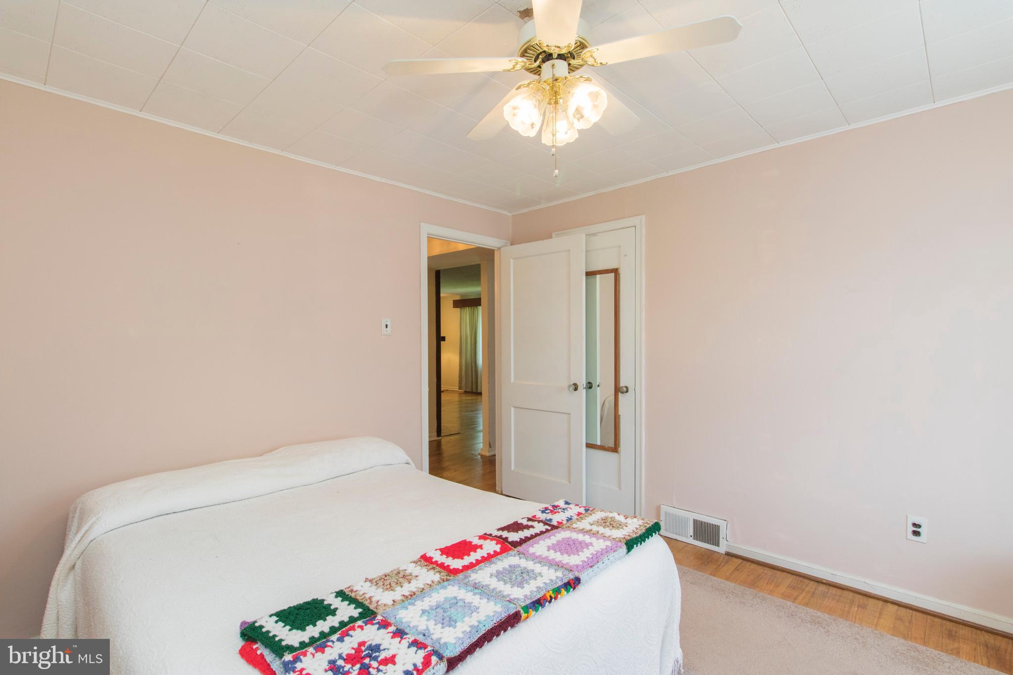 406 Burton Road Oreland, PA 19075 - Photo 22 of 44 1st bedroom, 1st floor