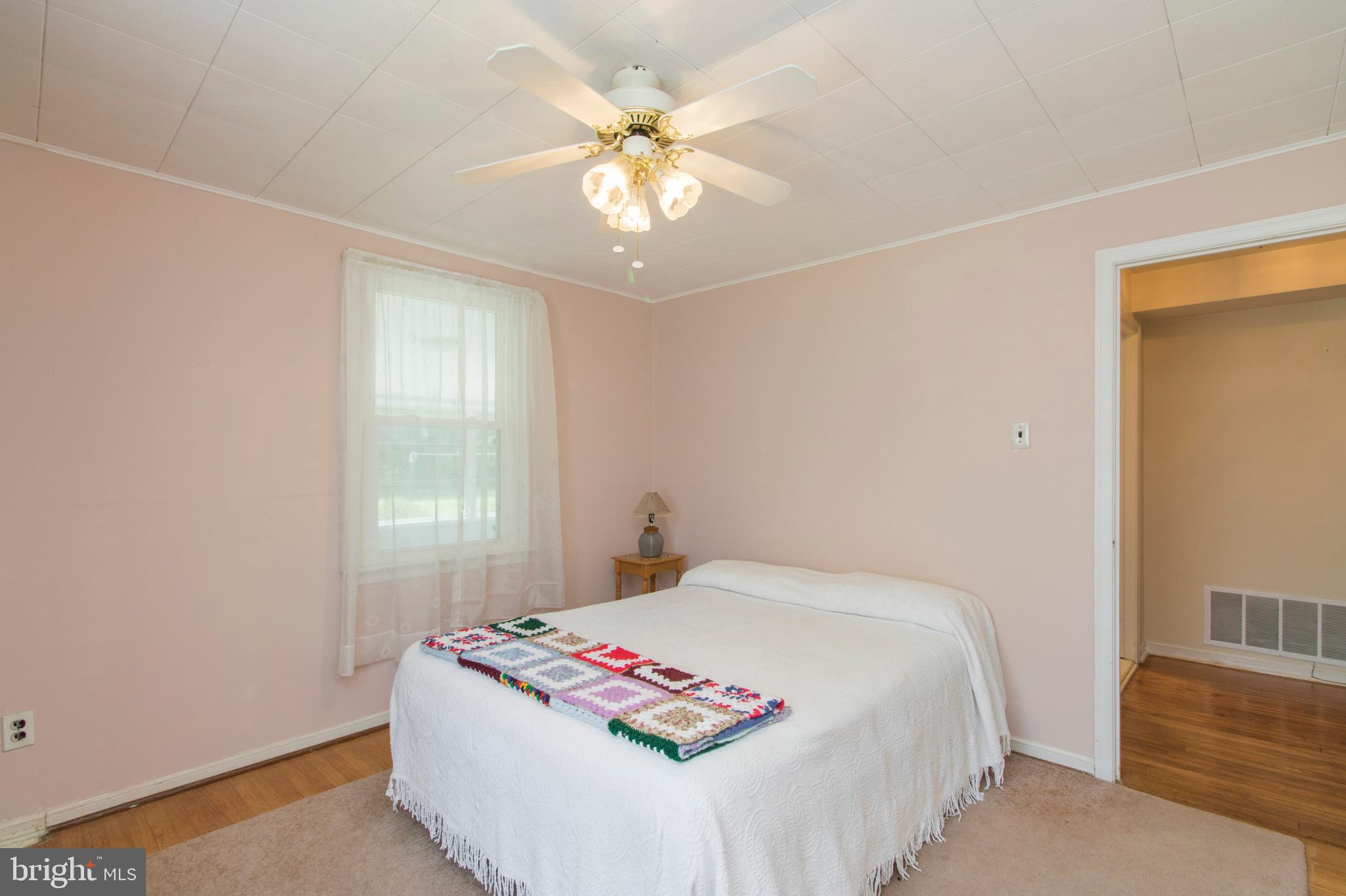 406 Burton Road Oreland, PA 19075 - Photo 23 of 44 1st bedroom, 1st floor
