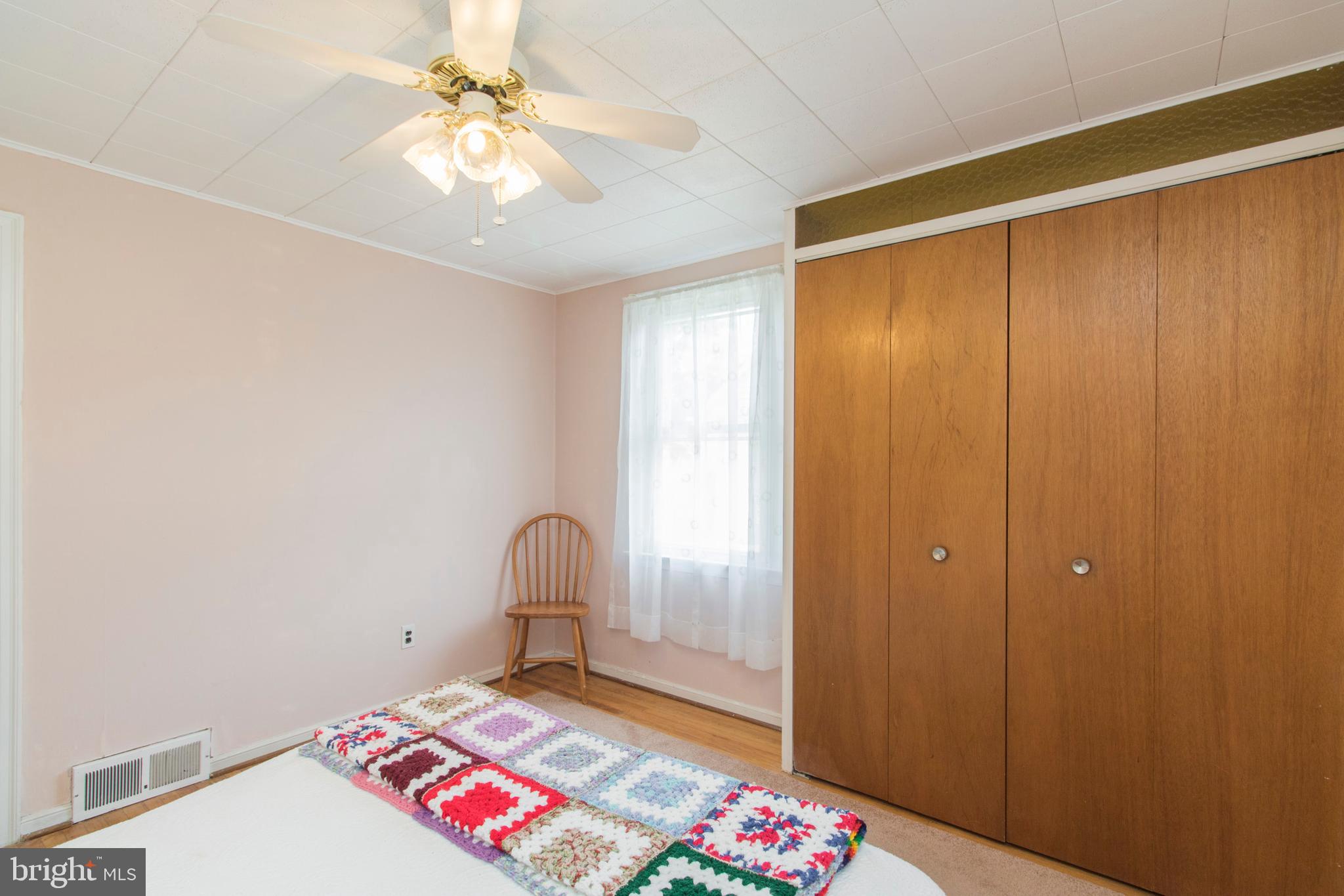 406 Burton Road Oreland, PA 19075 - Photo 24 of 44 1st bedroom, 1st floor