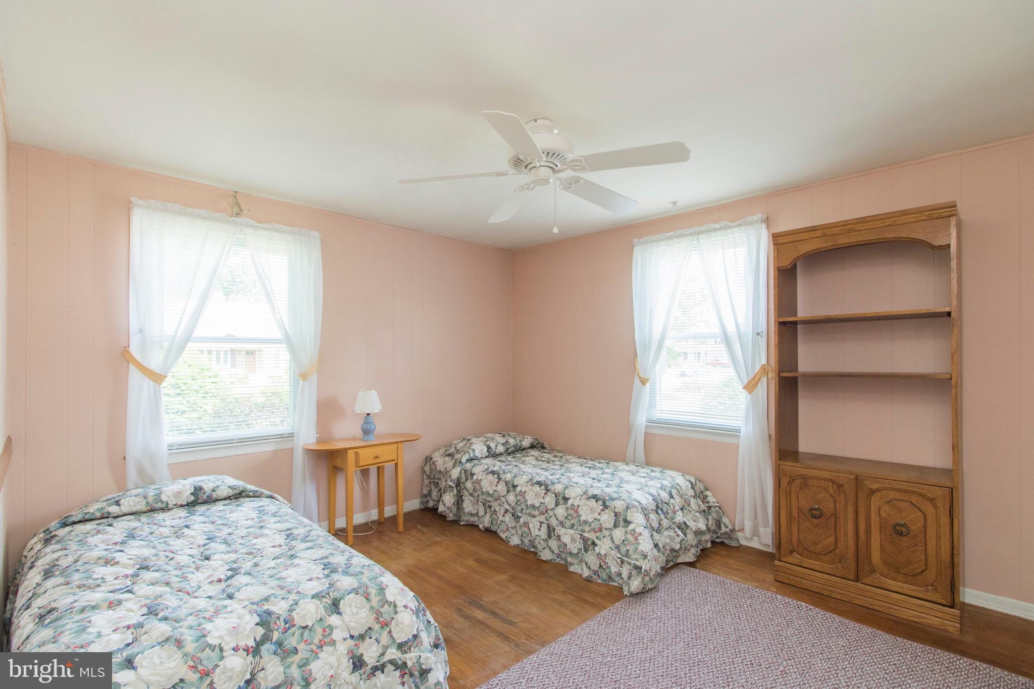 406 Burton Road Oreland, PA 19075 - Photo 26 of 44 2nd bedroom, 1st floor