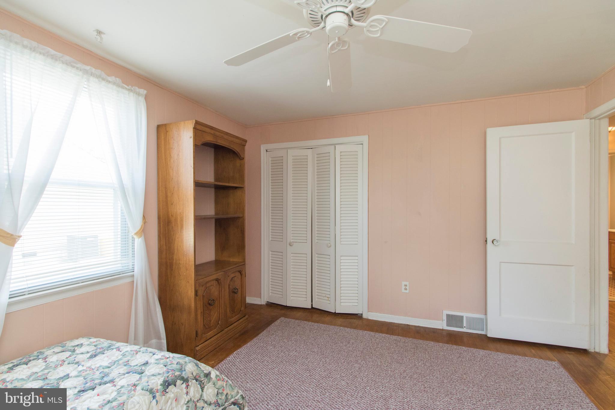 406 Burton Road Oreland, PA 19075 - Photo 27 of 44 2nd bedroom, 1st floor