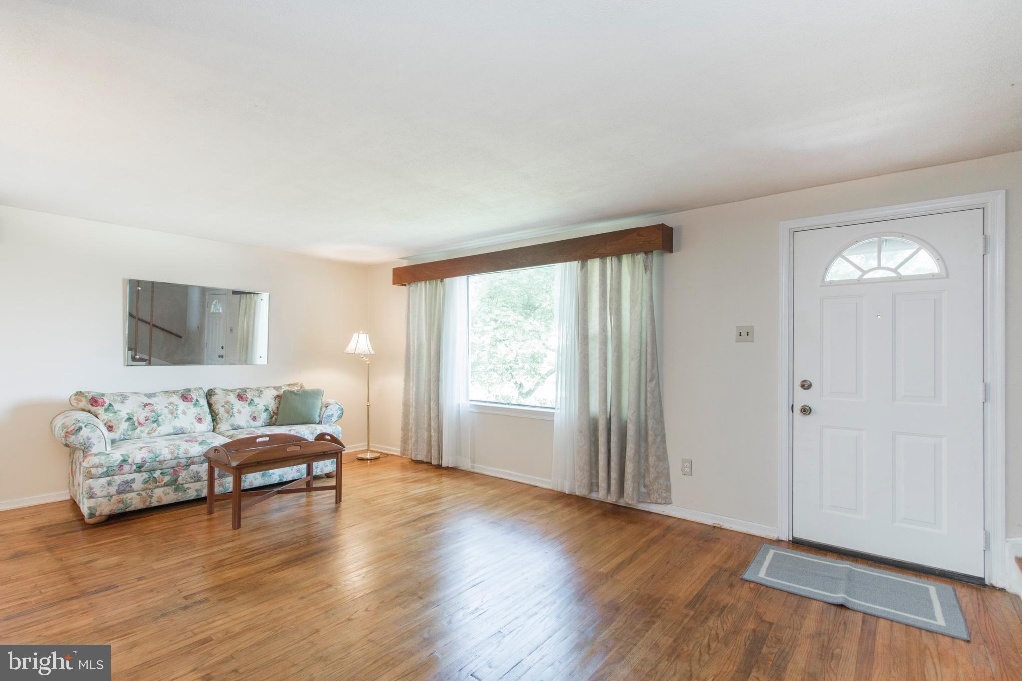 406 Burton Road Oreland, PA 19075 - Photo 8 of 44 Living room