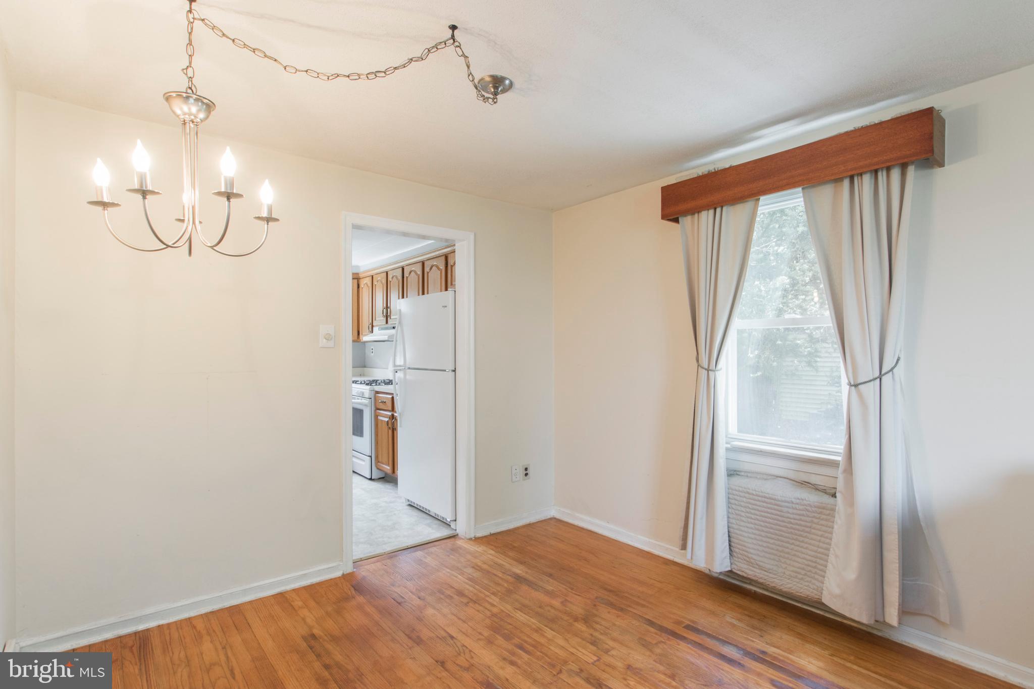 406 Burton Road Oreland, PA 19075 - Photo 9 of 44 Dining area