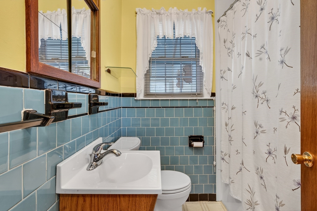 13 Hamilton Road Northborough, MA 01532 - Photo 23 of 40