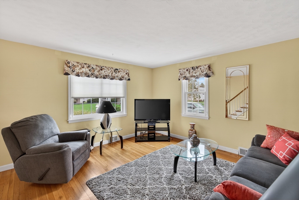 13 Hamilton Road Northborough, MA 01532 - Photo 10 of 40