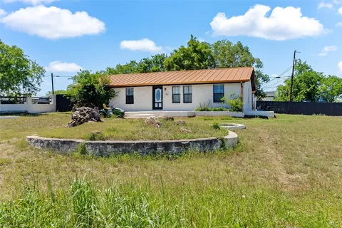 $305,000 | 300 Ave T, Marble Falls, TX 78654
