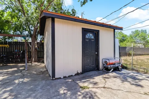 $305,000 | 300 Ave T, Marble Falls, TX 78654