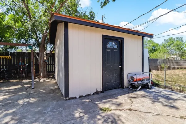 $299,000 | 300 Ave T, Marble Falls, TX 78654