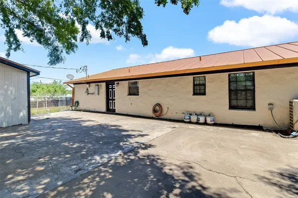 $299,000 | 300 Ave T, Marble Falls, TX 78654