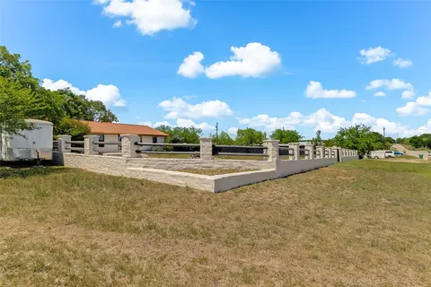 $305,000 | 300 Ave T, Marble Falls, TX 78654