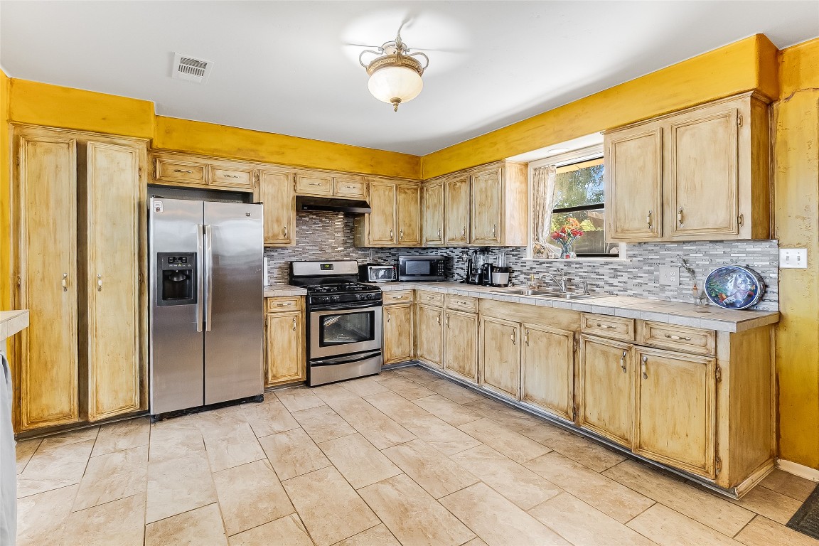 300 Ave T Marble Falls, TX 78654 - Photo 3 of 15