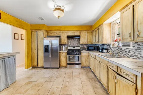 $305,000 | 300 Ave T, Marble Falls, TX 78654