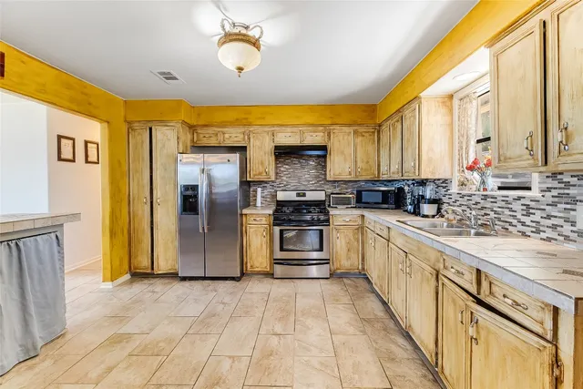 $305,000 | 300 Ave T, Marble Falls, TX 78654