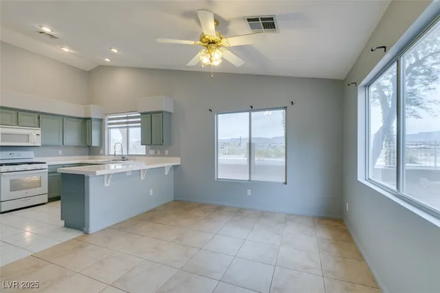$2,018 | 7782 Top Hat Avenue, Las Vegas, NV 89113