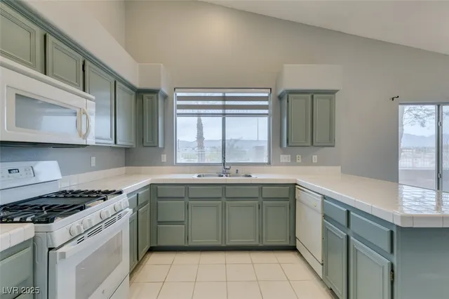 $2,018 | 7782 Top Hat Avenue, Las Vegas, NV 89113