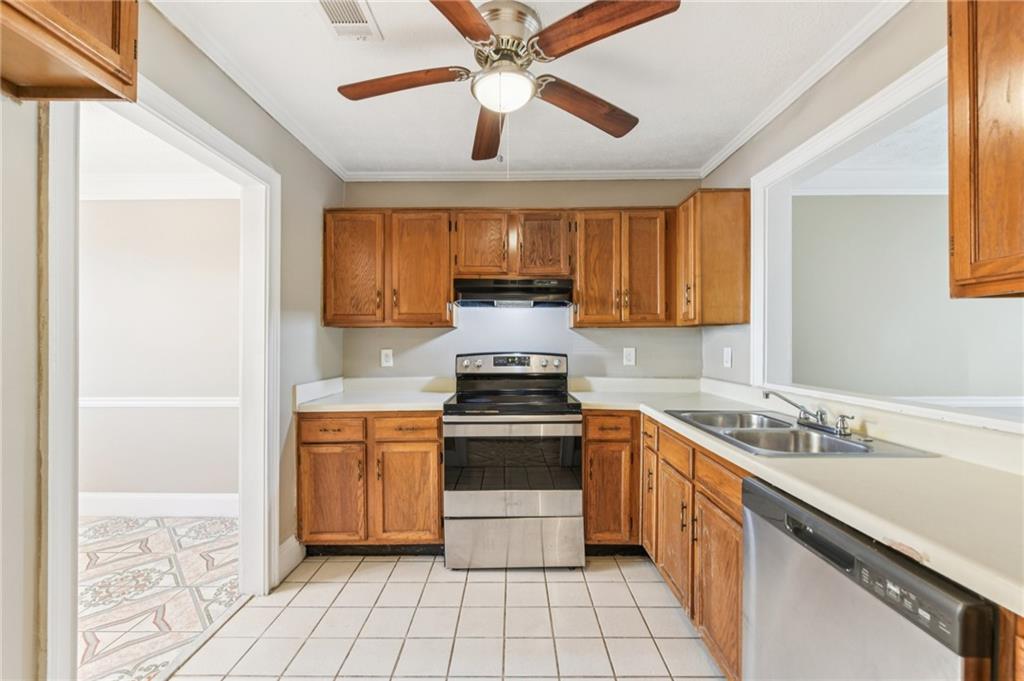 401 Autumn Leaf Way Norcross, GA 30093 - Photo 8 of 24