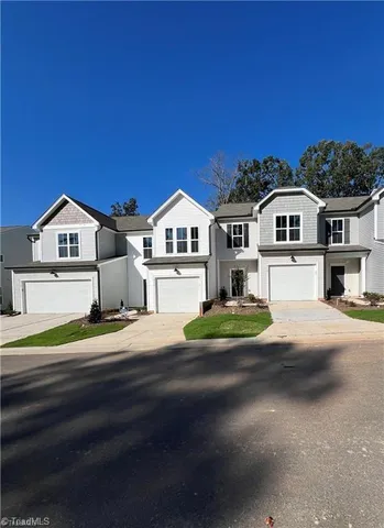 $1,995 | 914 Lampton Court, Jamestown, NC 27282