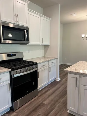 $1,995 | 914 Lampton Court, Jamestown, NC 27282