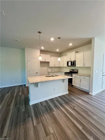 $1,995 | 914 Lampton Court, Jamestown, NC 27282