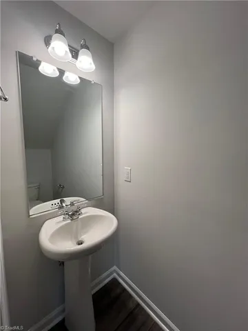 $1,995 | 914 Lampton Court, Jamestown, NC 27282