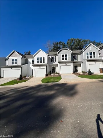 $1,995 | 914 Lampton Court, Jamestown, NC 27282