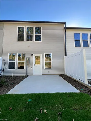 $1,995 | 914 Lampton Court, Jamestown, NC 27282