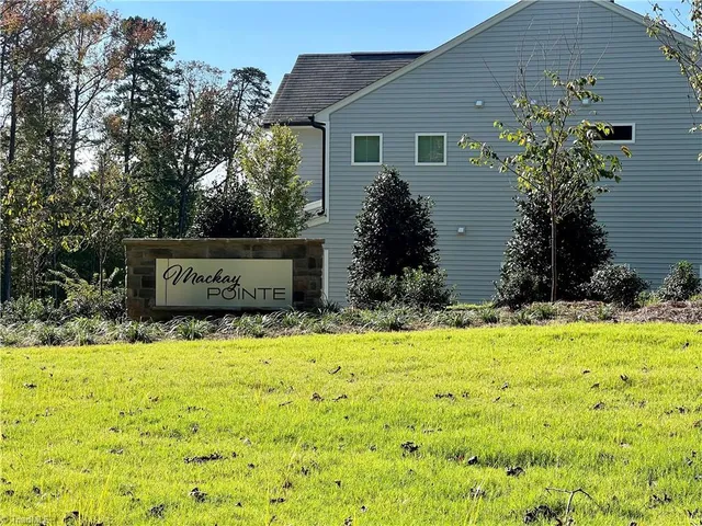 $1,995 | 914 Lampton Court, Jamestown, NC 27282