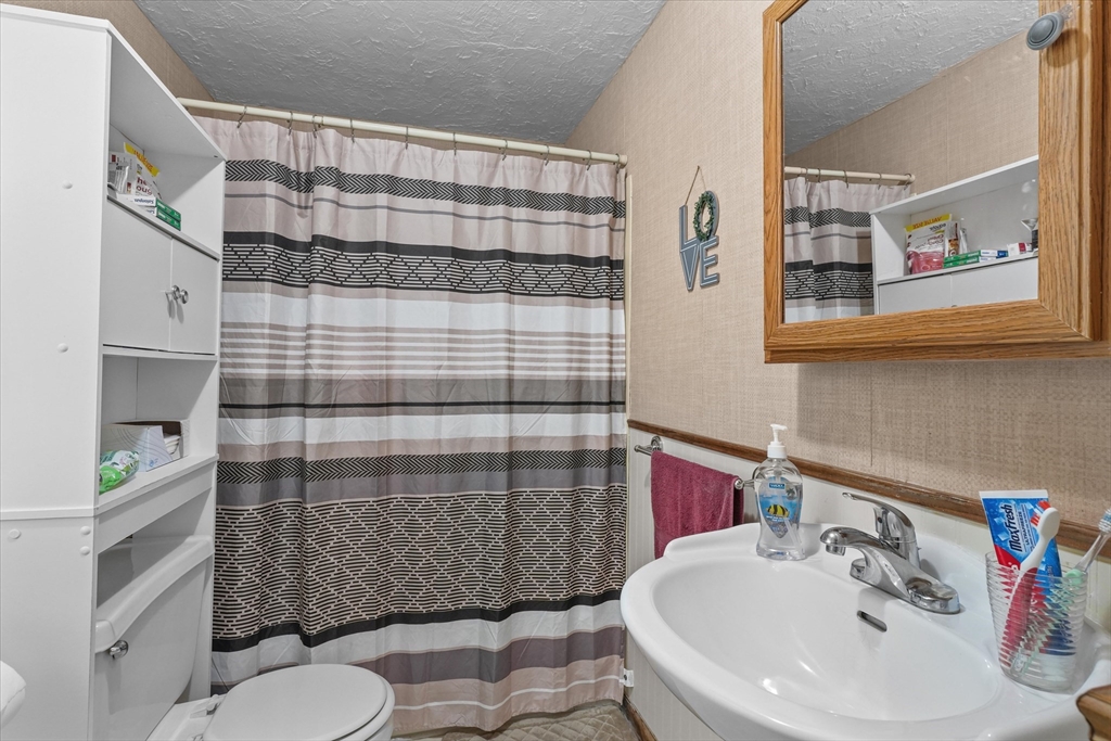 28 Lennon Street Gardner, MA 01440 - Photo 12 of 28