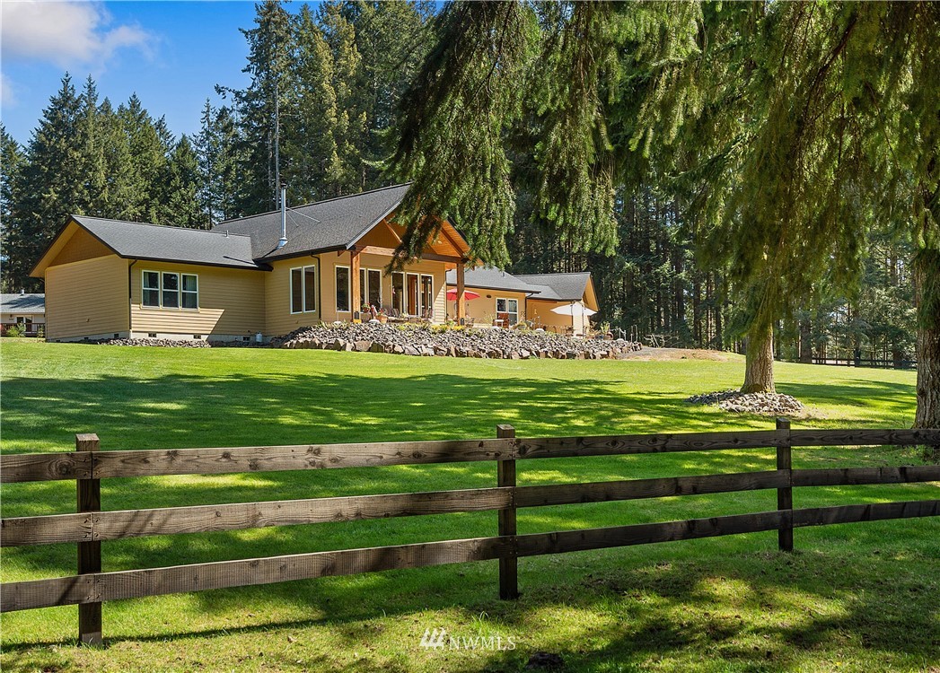 178 Jeffries Road Chehalis, WA 98532 - Photo 1 of 19 a front view of a house with a yard