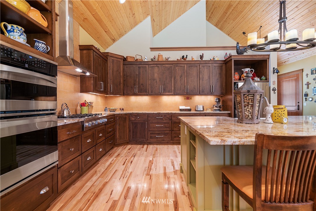 178 Jeffries Road Chehalis, WA 98532 - Photo 3 of 19 a kitchen with granite countertop a sink and a stove