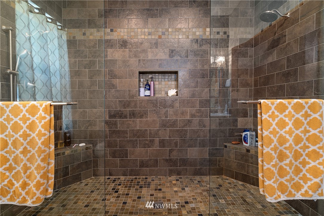 178 Jeffries Road Chehalis, WA 98532 - Photo 6 of 19 a bathroom with a shower