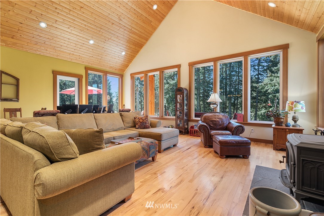 178 Jeffries Road Chehalis, WA 98532 - Photo 7 of 19 a living room with furniture and a large window