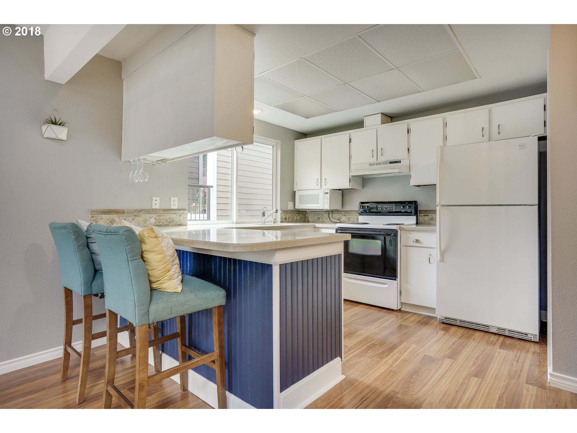 4592 Southwest Comus Place Portland, OR 97219 - Photo 7 of 23 Kitchen