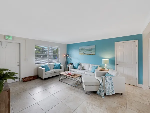 $3,270 | 1236 Beach Road, Unit 1, Riviera Beach, FL 33404