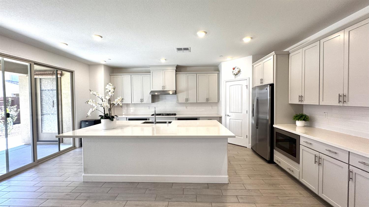 1072 Blue Range Way Roseville, CA 95747 - Photo 11 of 48