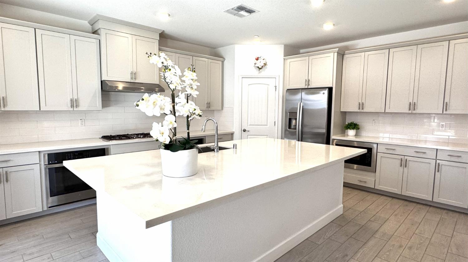 1072 Blue Range Way Roseville, CA 95747 - Photo 12 of 48