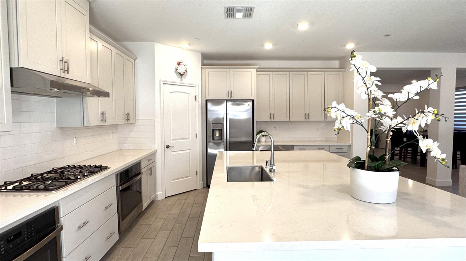 1072 Blue Range Way Roseville, CA 95747 - Photo 14 of 48