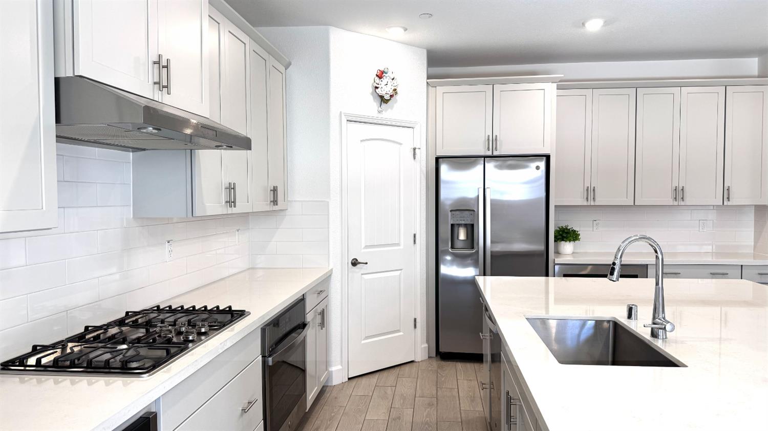 1072 Blue Range Way Roseville, CA 95747 - Photo 17 of 48