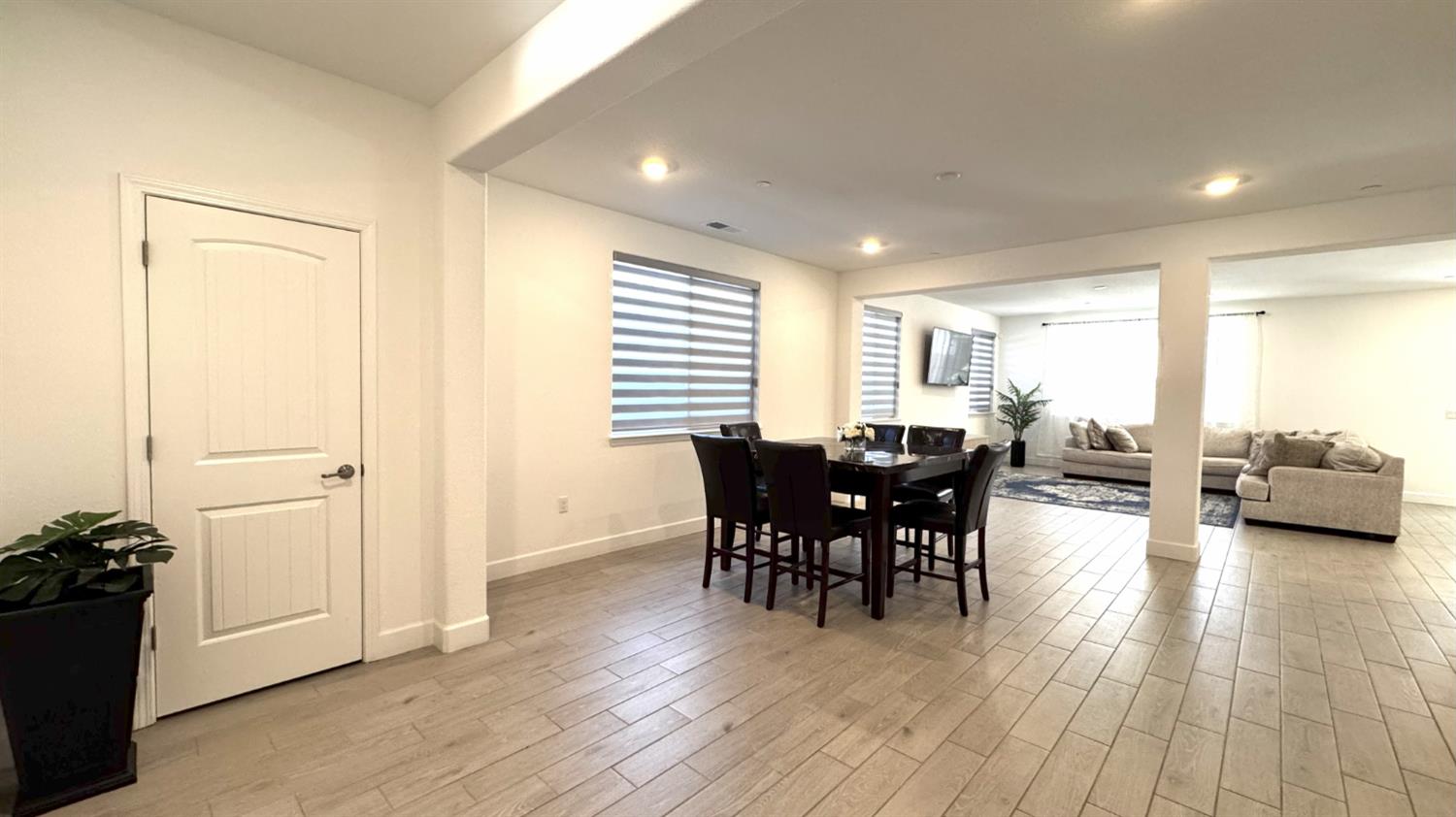 1072 Blue Range Way Roseville, CA 95747 - Photo 4 of 48