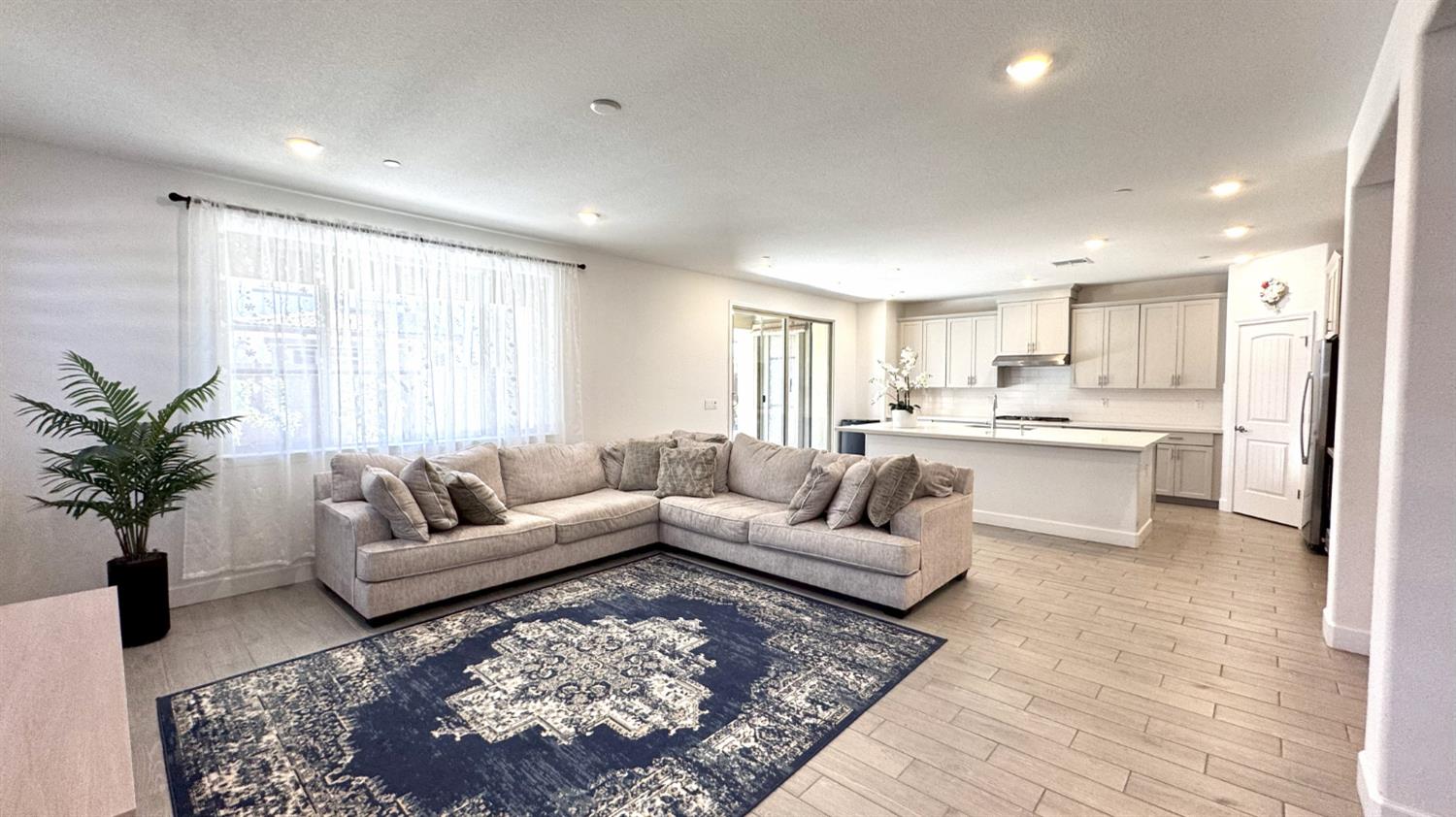 1072 Blue Range Way Roseville, CA 95747 - Photo 9 of 48